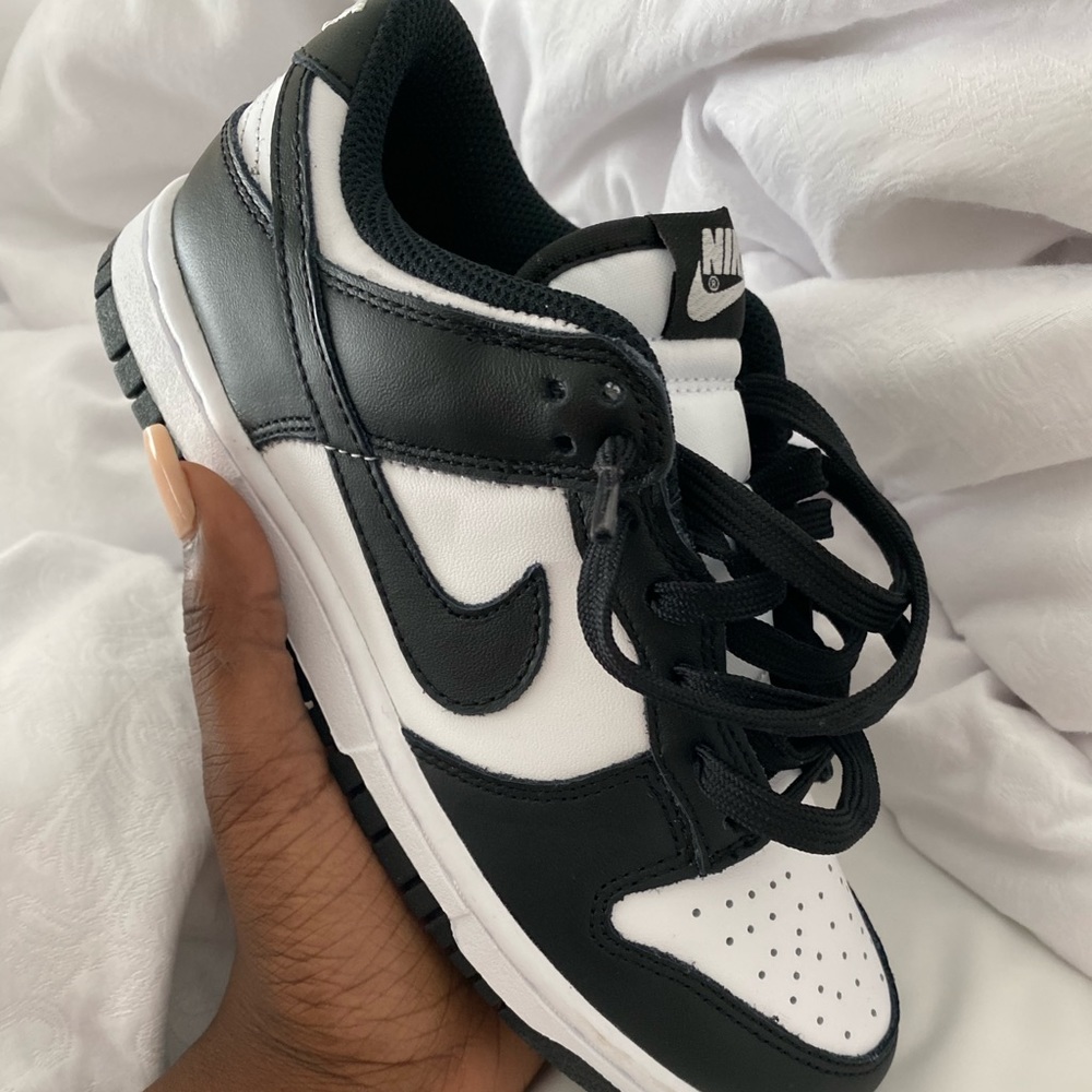 NIKE DUNKS LOW BLACK/WHITE “Panda”